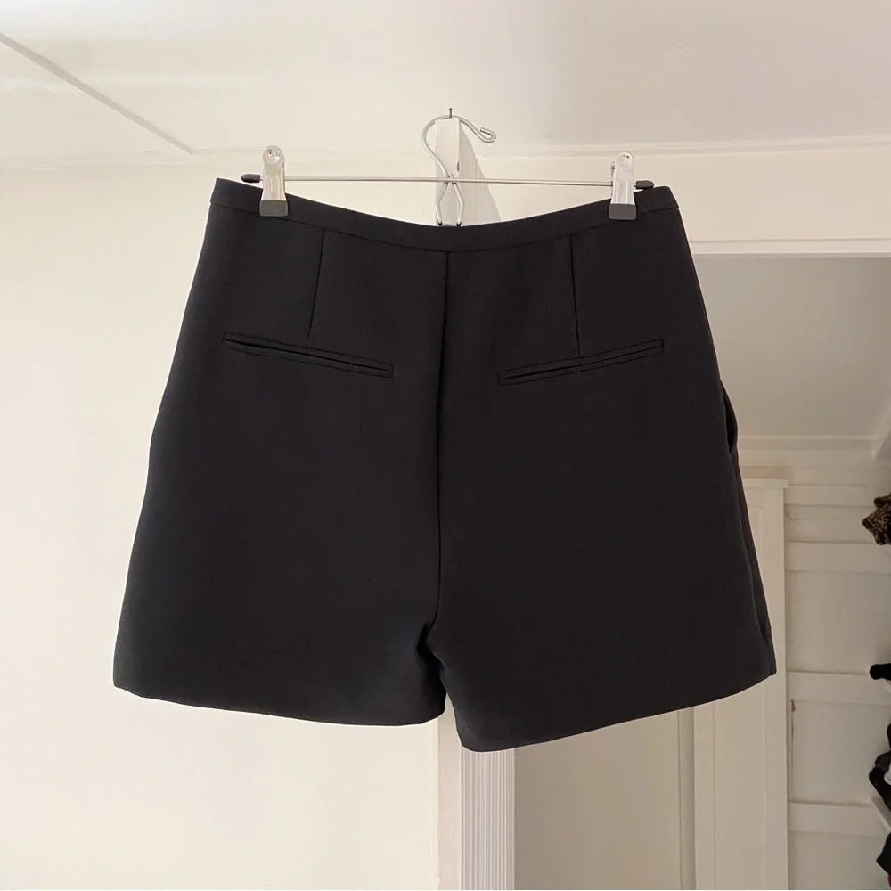 Totéme Lluc Bermuda Short in Black - Picture 11 of 15